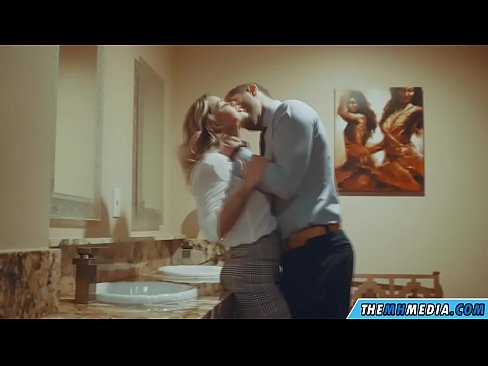 ❤️ Kui rinnakas blondiin võrgutab sind avalikus tualettruumis ☑  Seks at et.hentaiser.ru ️❤